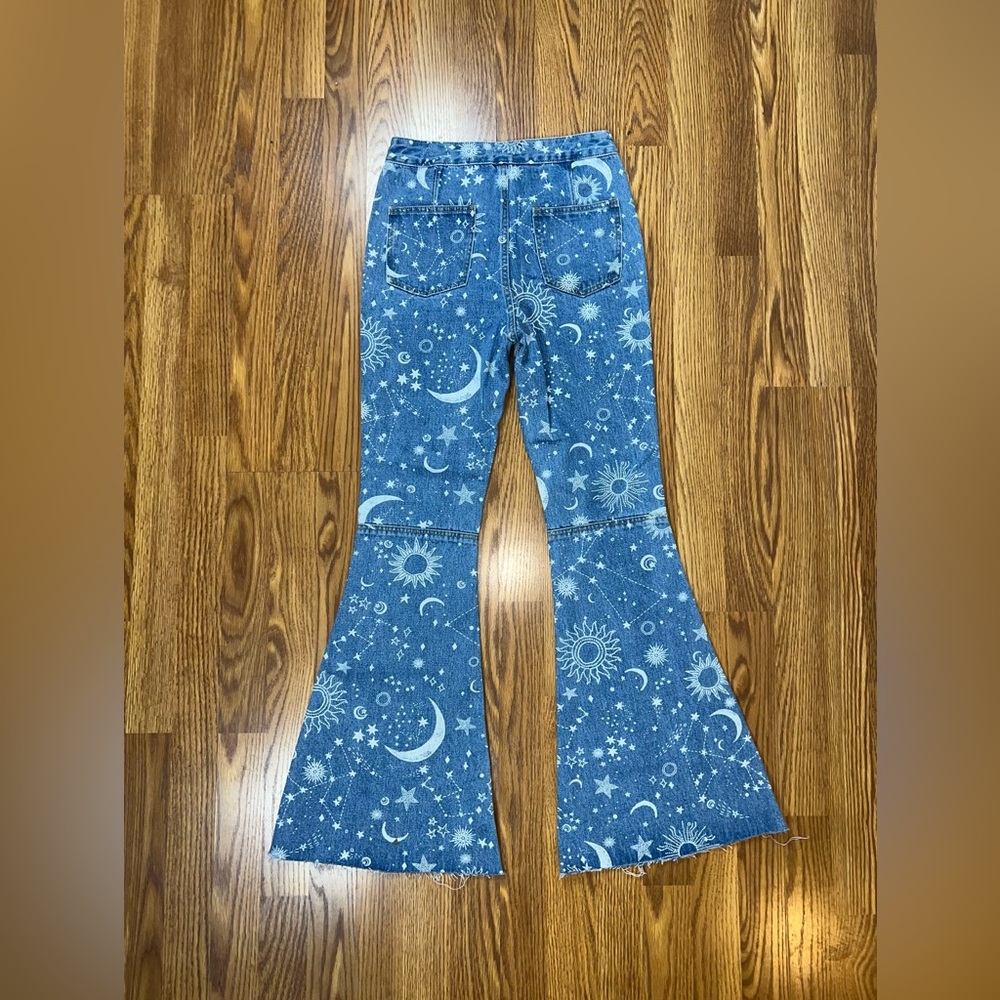 Super Cool Juny Celestial Whimsigoth Flare Jeans! - image 8